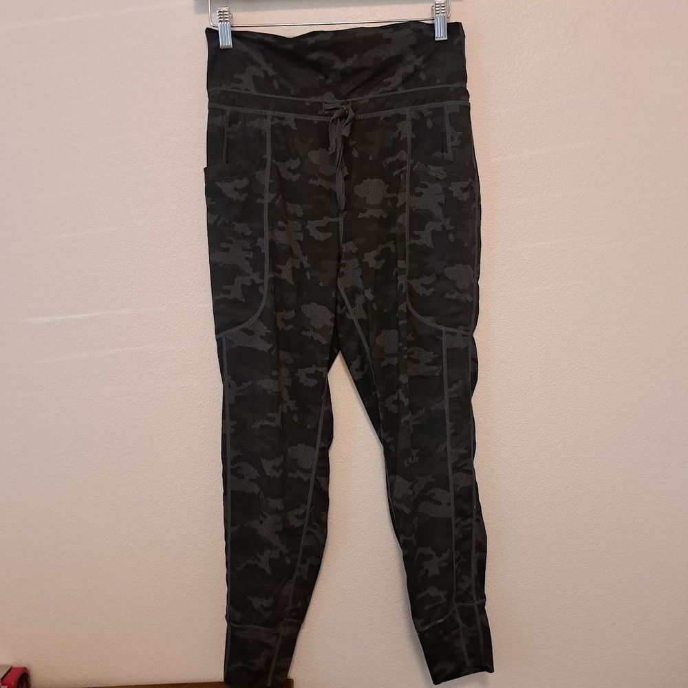 Fabletics Womens Camo High Waisted Joggers Gray Black Drawstring Pockets Size S